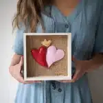 Cuadro Dúo Luz de Amor (22 cm): Dos Corazones, Un Vínculo Inmutable