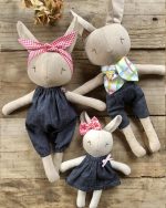 Coneja rosa de lino artesanal, peluche de apego para consuelo y apoyo al Hogar de Cristo.