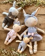 Coneja rosa de lino artesanal, peluche de apego para consuelo y apoyo al Hogar de Cristo.