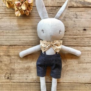 Conejo de lino, peluche de consuelo, Hogar de Cristo, regalo solidario Chile, apoyo emocional duelo, artesanía reciclada, objeto transicional.