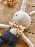 Conejo de lino, peluche de consuelo, Hogar de Cristo, regalo solidario Chile, apoyo emocional duelo, artesanía reciclada, objeto transicional.