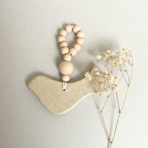 Denario con Espíritu Santo de Cerámica y Madera para Condolencias